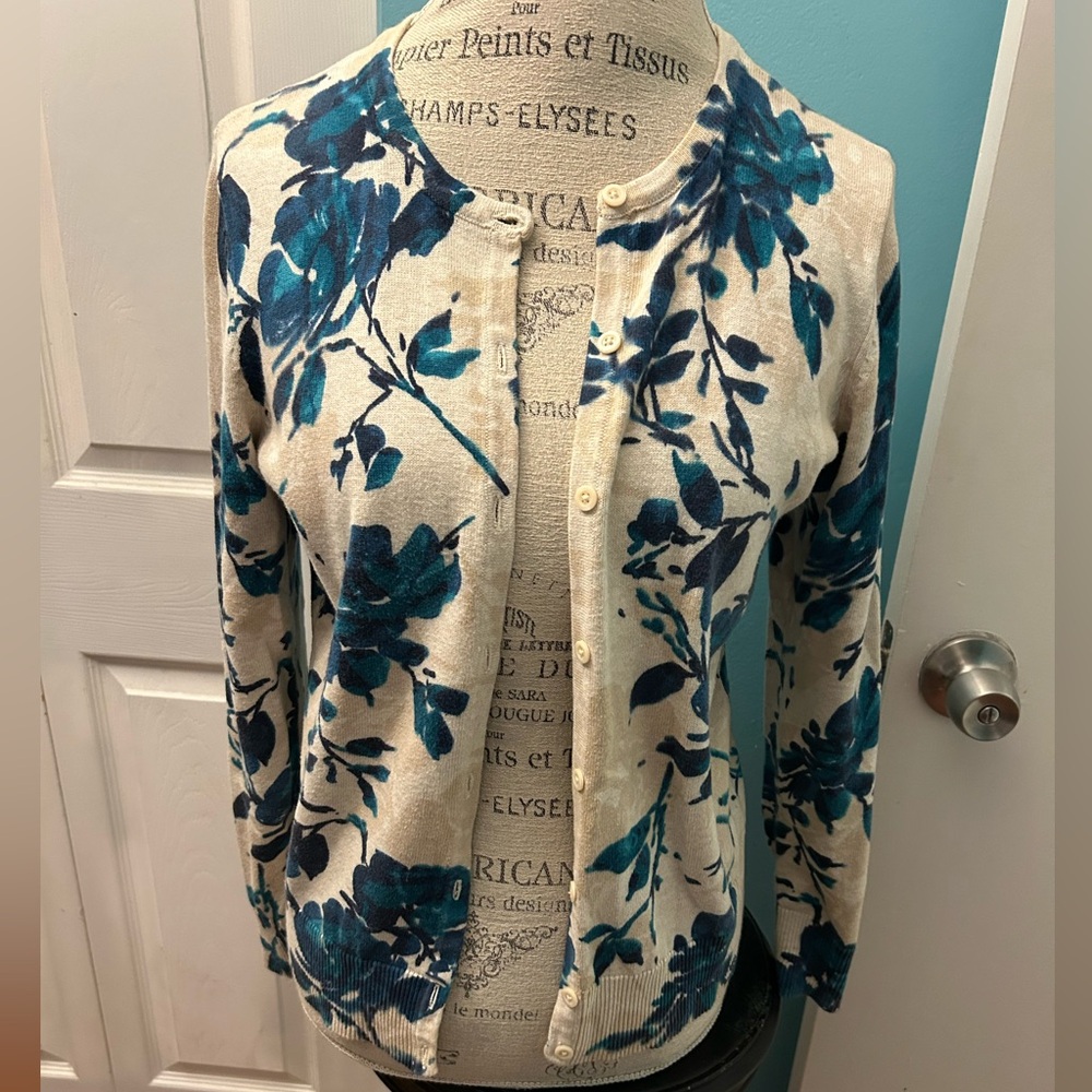 Croft & Barrow Cream and Blue Petite Top